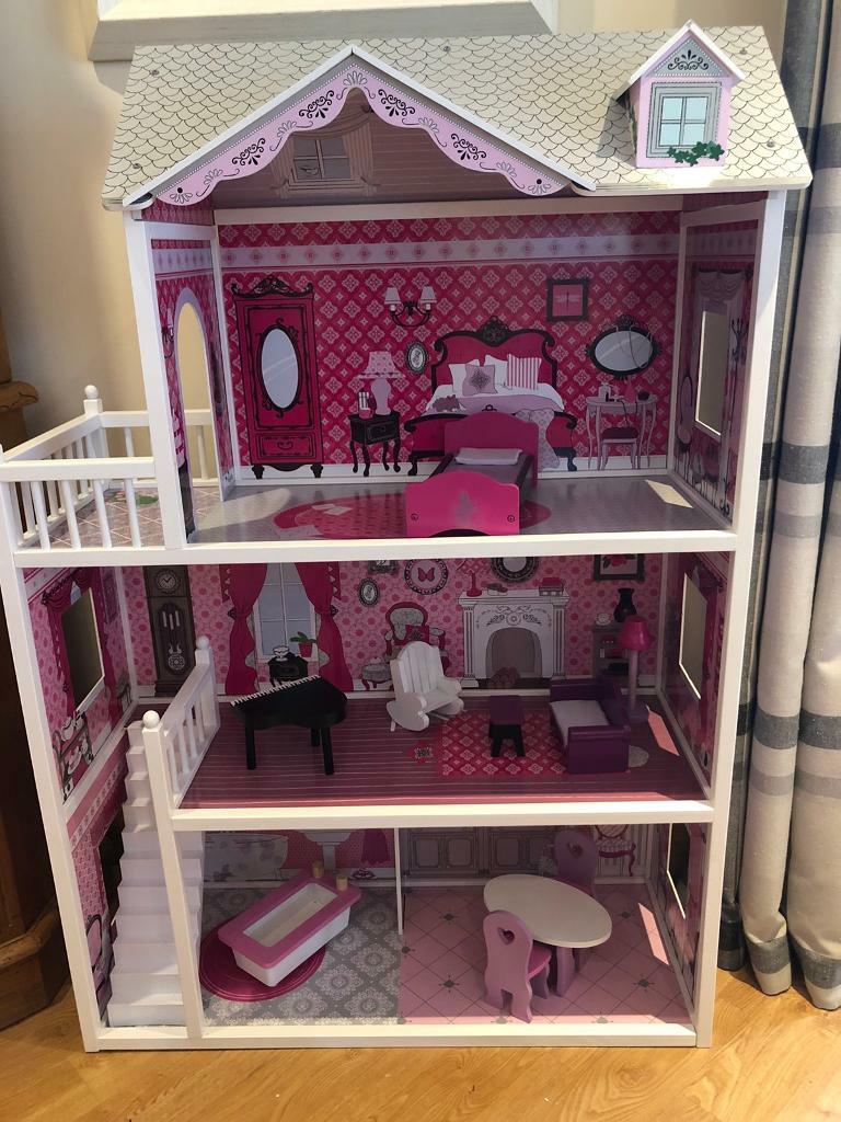 isabelle dolls house